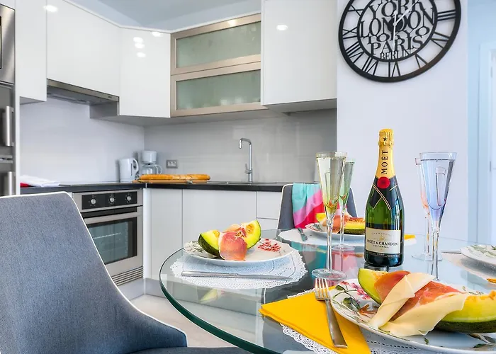 公寓 Modern Cristianos Center *