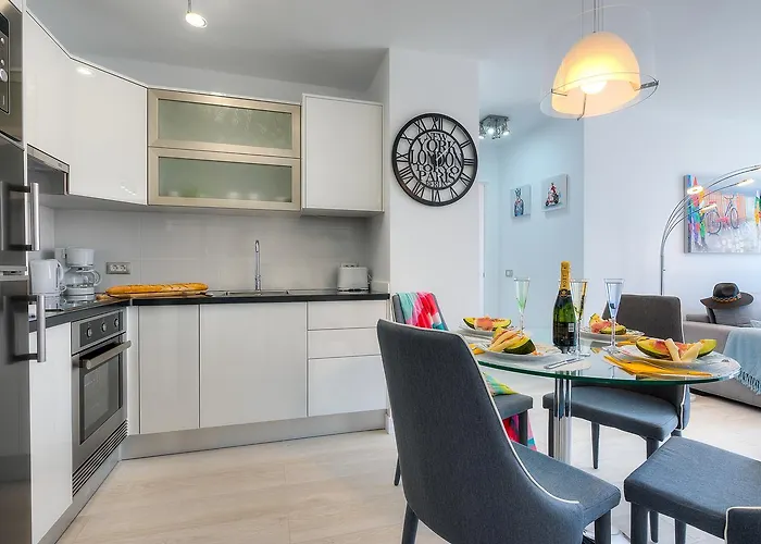 アパート Modern Cristianos Center ロスクリスティアーノス