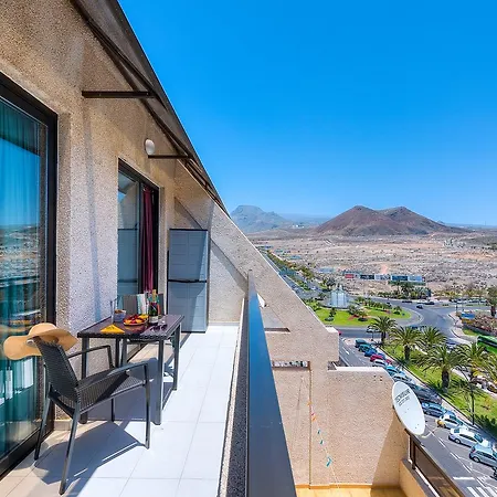 Modern Cristianos Center * Los Cristianos (Tenerife)