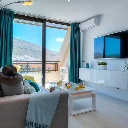 Modern Cristianos Center Los Cristianos (Tenerife)