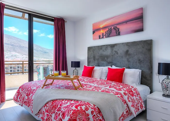 Modern Cristianos Center דירה