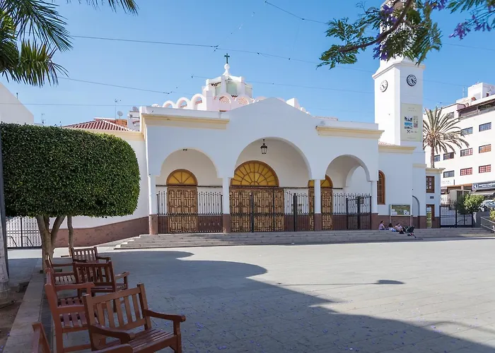 Modern Cristianos Center לוס כריסטיאנוס